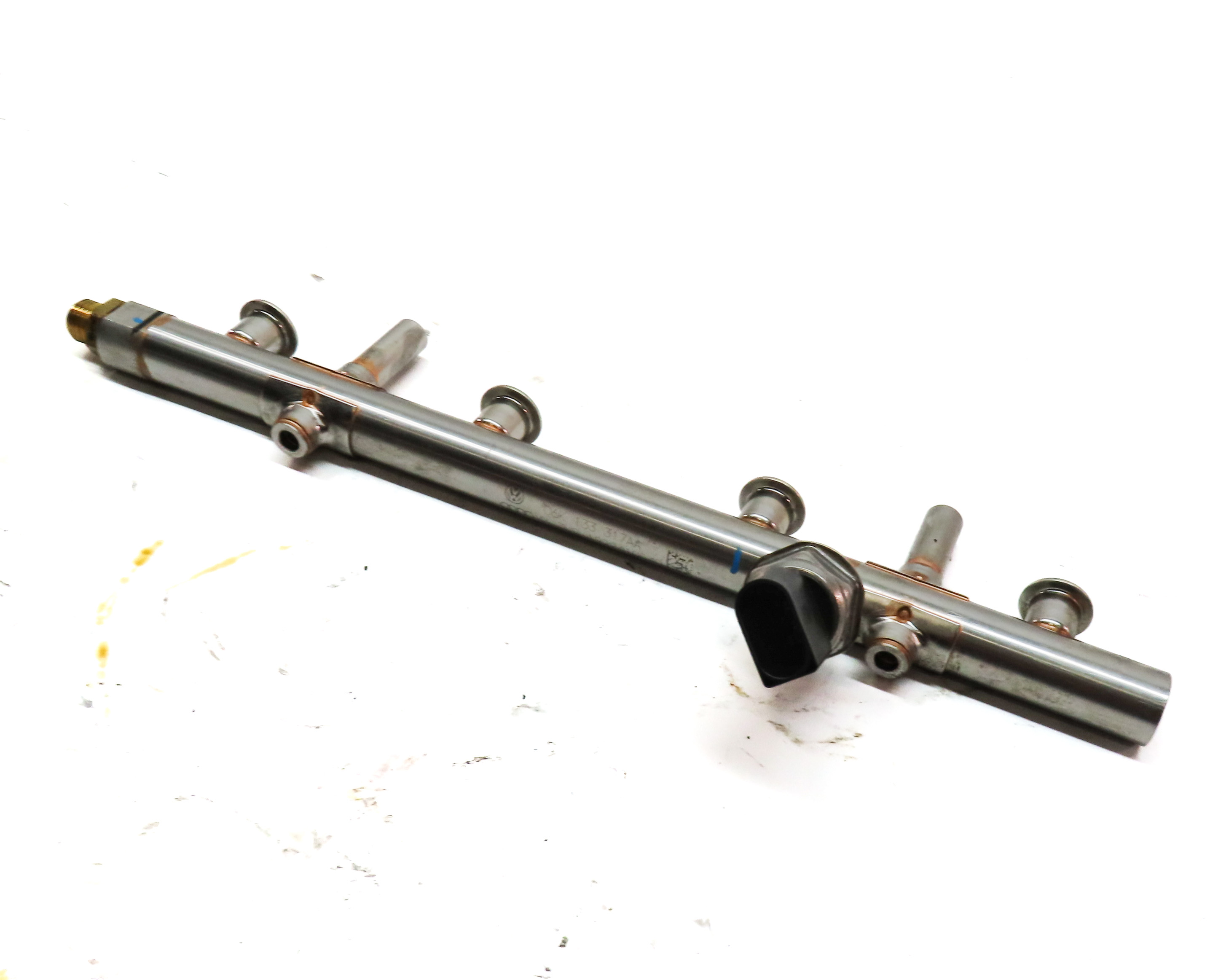 2019 AUDI Q5 (FY 80A) 2.0L (DJYA) ENGINE MOTOR FUEL RAIL w/ PRESSURE SENSOR — exact item pictured